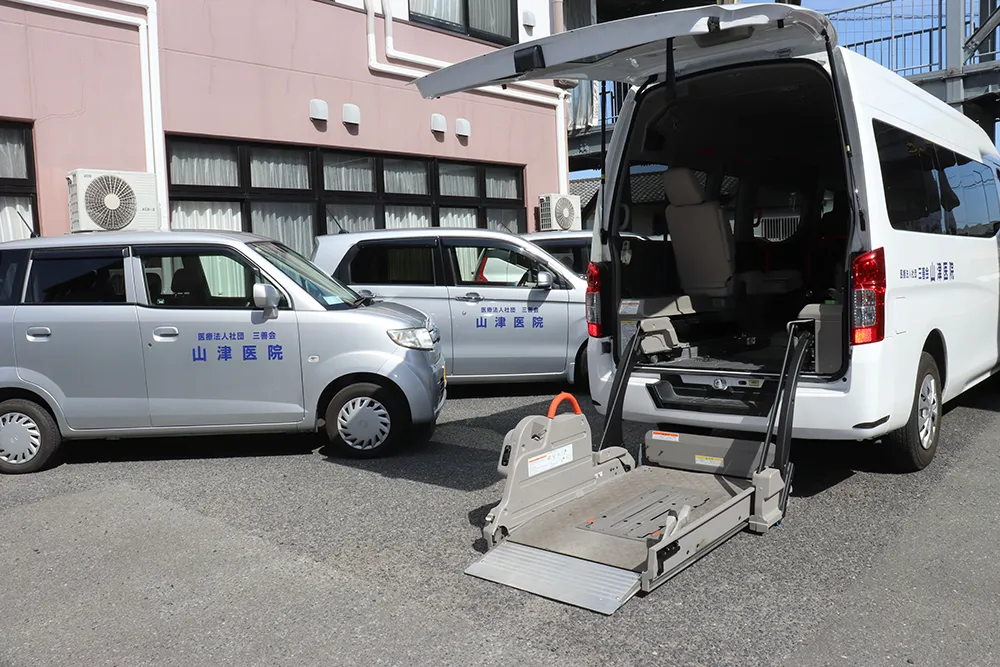 山津医院訪問診療用車